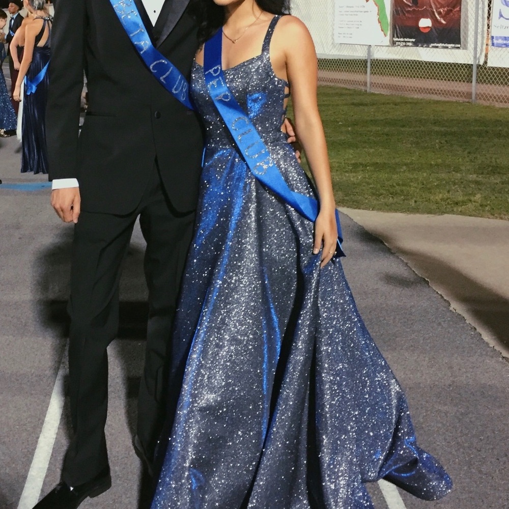 ⭐️SHERRI HILL BLUE SHIMMER DRESS⭐️